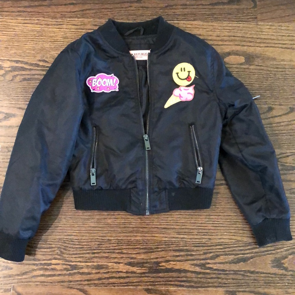 Girls lightweight jacket.